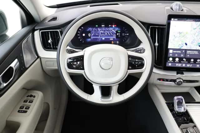 Volvo XC60 (2025)