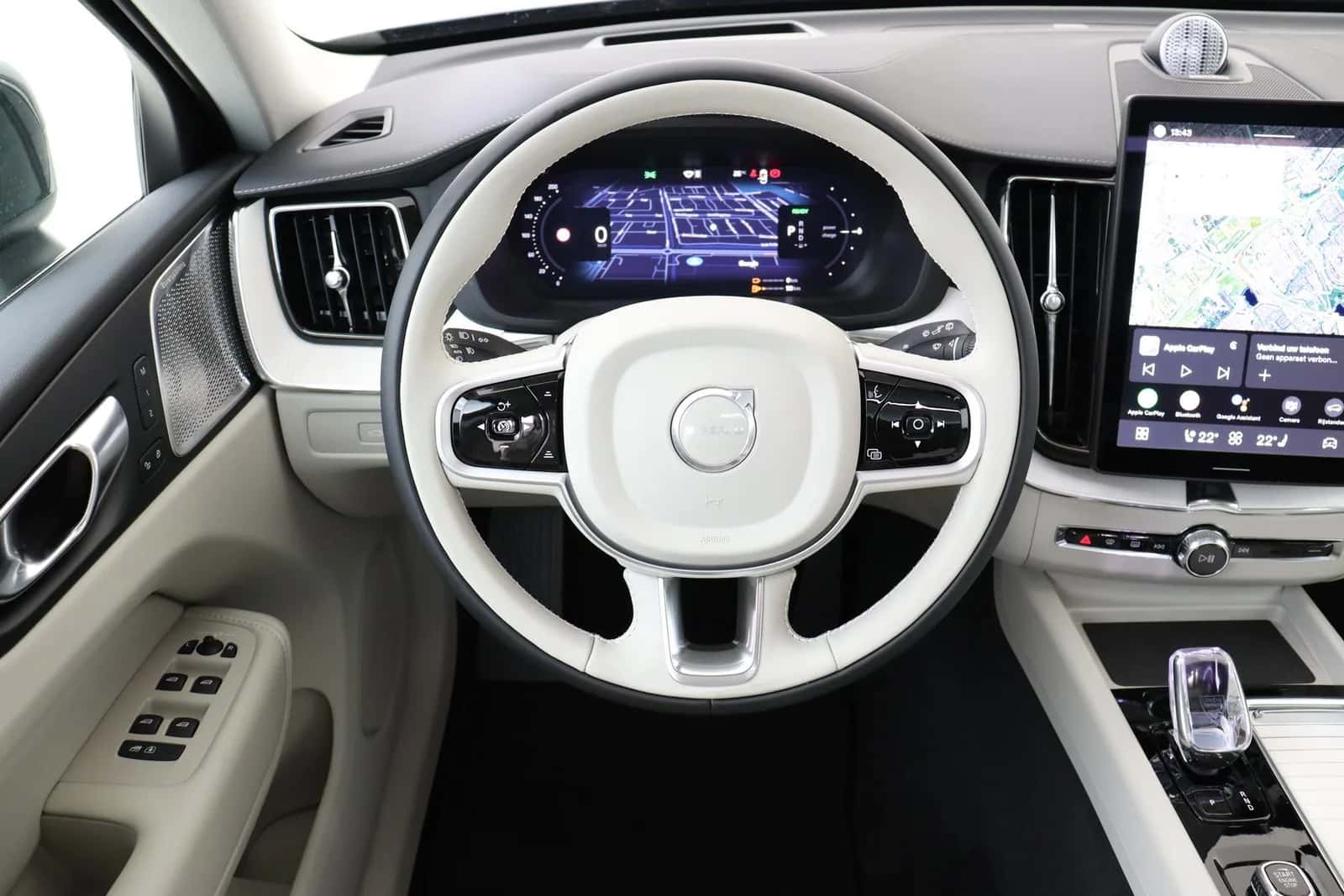 Volvo XC60 (2025) — foto 1