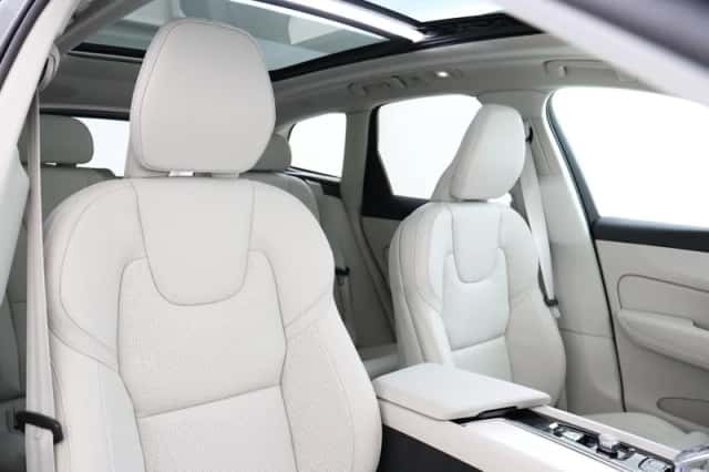 Volvo XC60 (2025) thumbnail 9