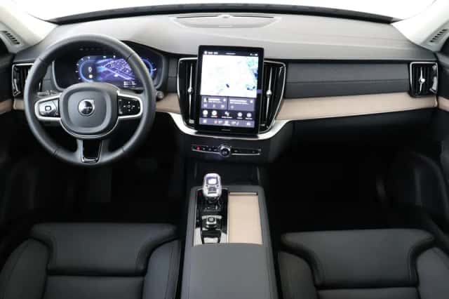 Volvo XC90 (2025) thumbnail 3