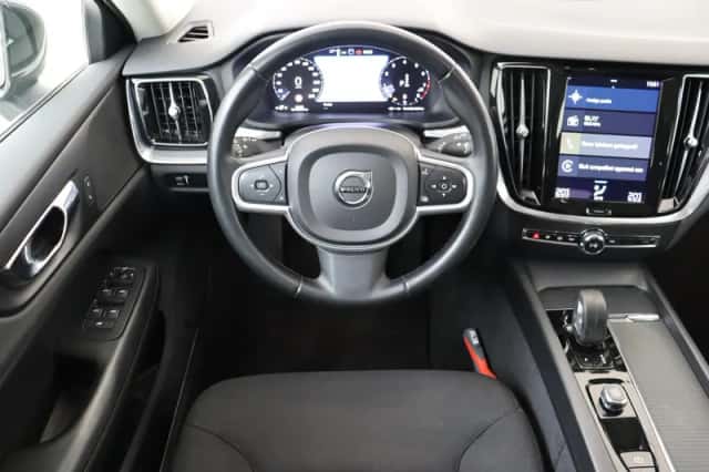 Volvo V60 (2021) thumbnail 1