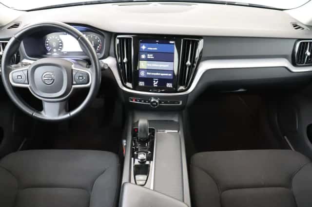 Volvo V60 (2021) thumbnail 3