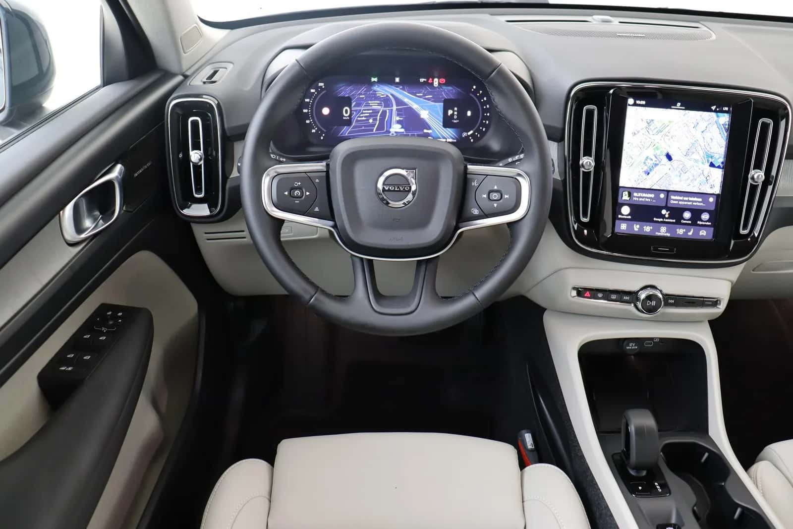 Volvo XC40 (2026) — foto 1