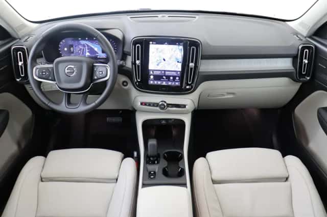 Volvo XC40 (2026) thumbnail 3