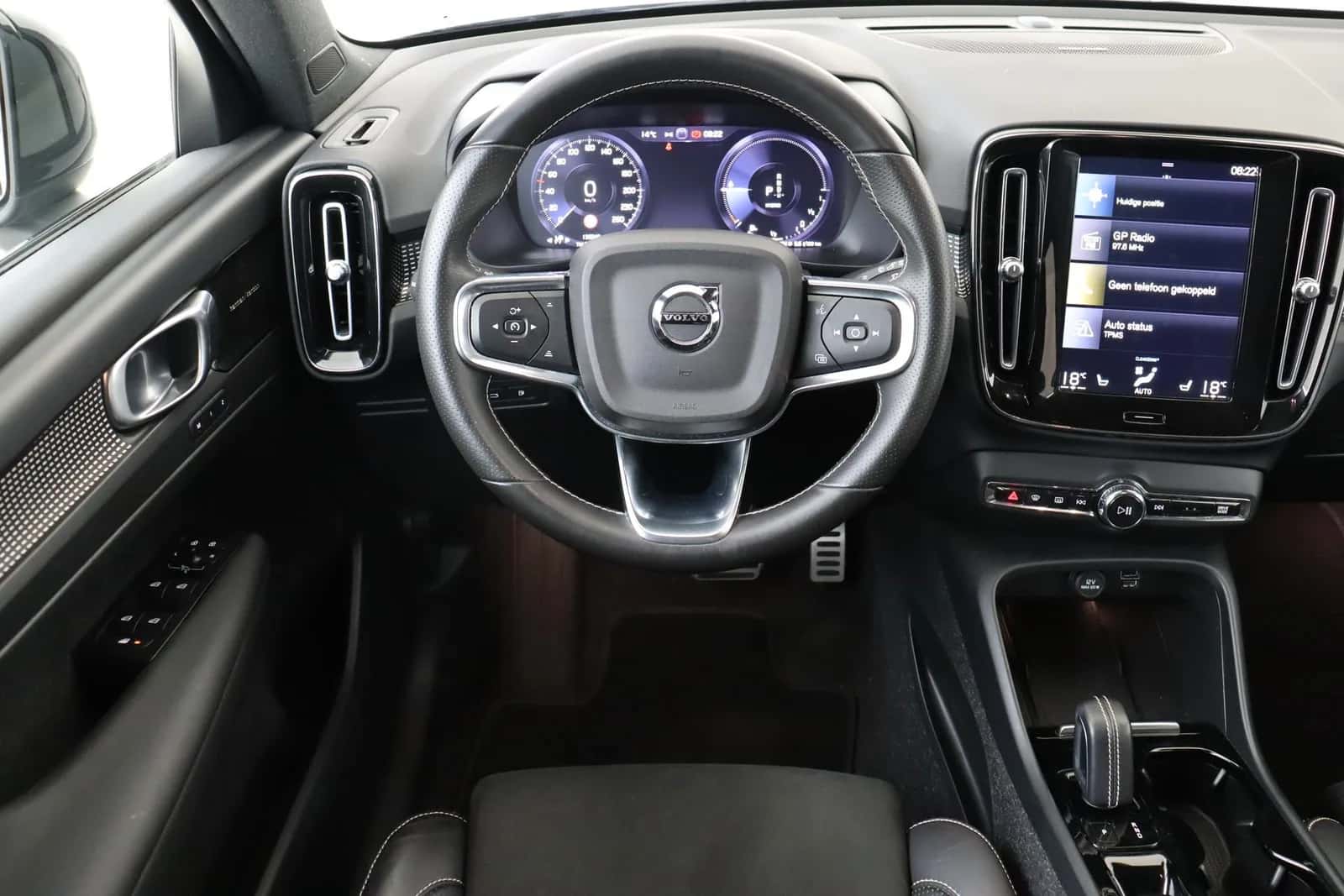 Volvo XC40 (2020) — foto 1