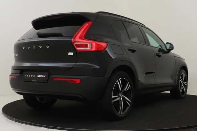 Volvo XC40 (2020) thumbnail 2