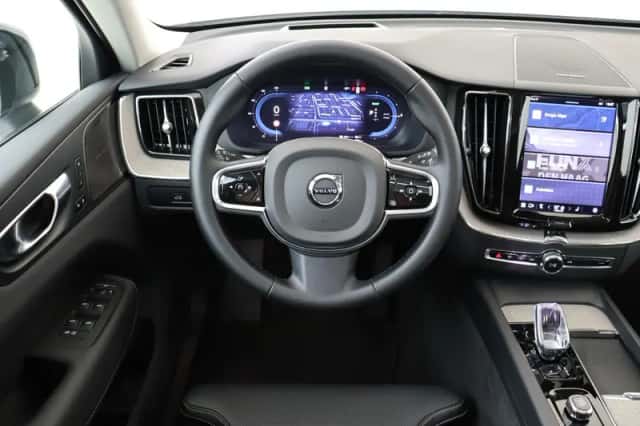 Volvo XC60 (2025) thumbnail 1