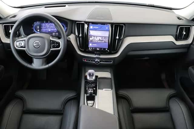 Volvo XC60 (2025) thumbnail 3