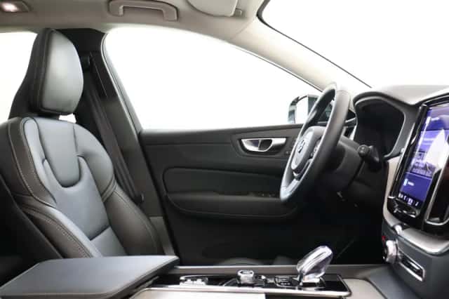 Volvo XC60 (2025) thumbnail 7