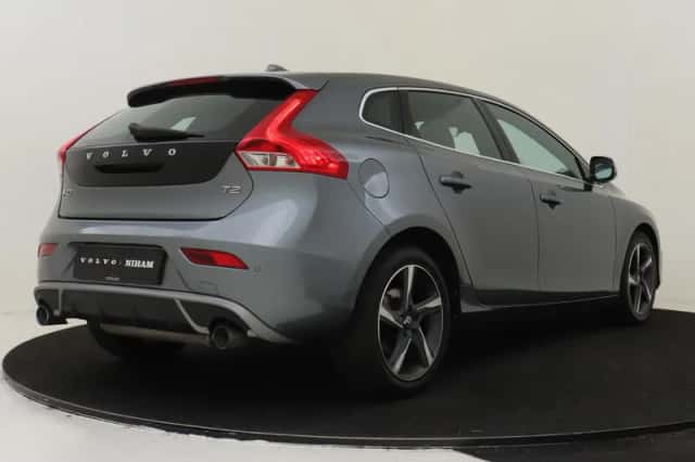 Volvo V40 (2015) thumbnail 2
