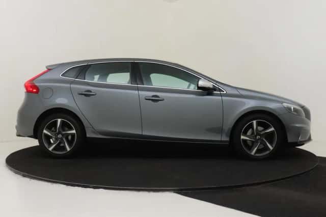 Volvo V40 (2015) thumbnail 12