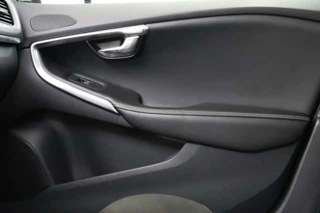 Volvo V40 (2015) thumbnail 15