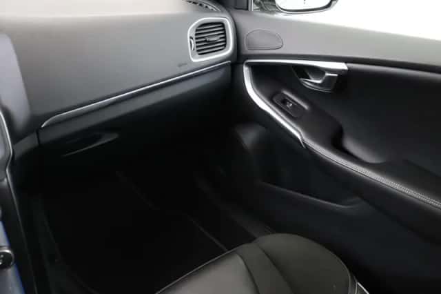 Volvo V40 (2015) thumbnail 17