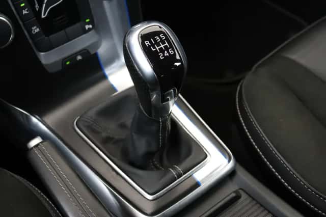 Volvo V40 (2015) thumbnail 24