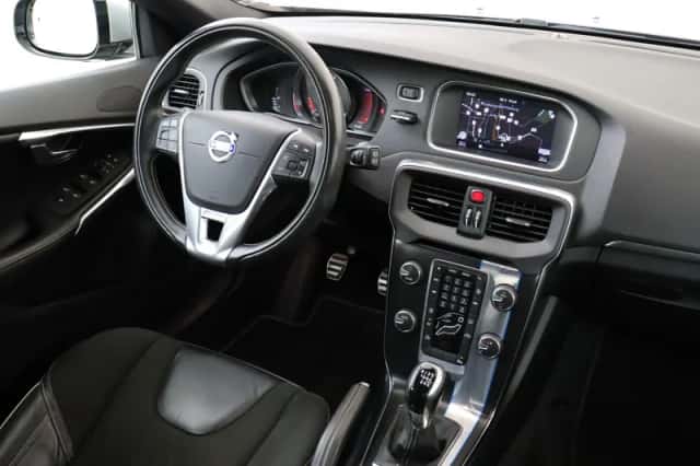 Volvo V40 (2015) thumbnail 5