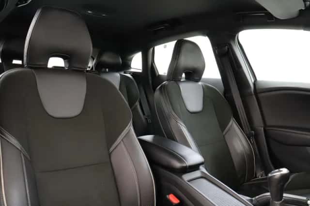 Volvo V40 (2015) thumbnail 9