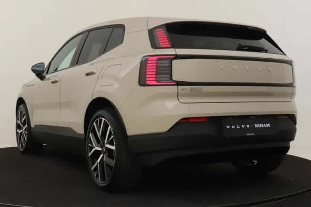 Volvo EX30 (2026) thumbnail 4