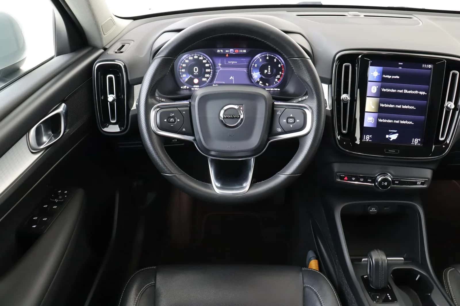 Volvo XC40 (2018) — foto 1