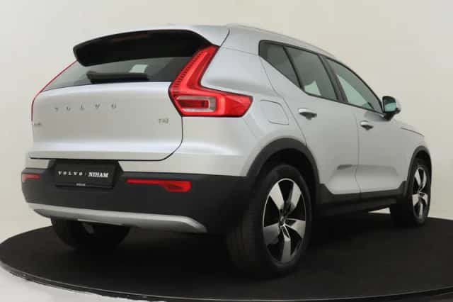 Volvo XC40 (2018) thumbnail 2