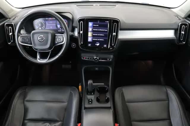 Volvo XC40 (2018) thumbnail 3