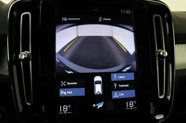 Volvo XC40 (2018) thumbnail 24