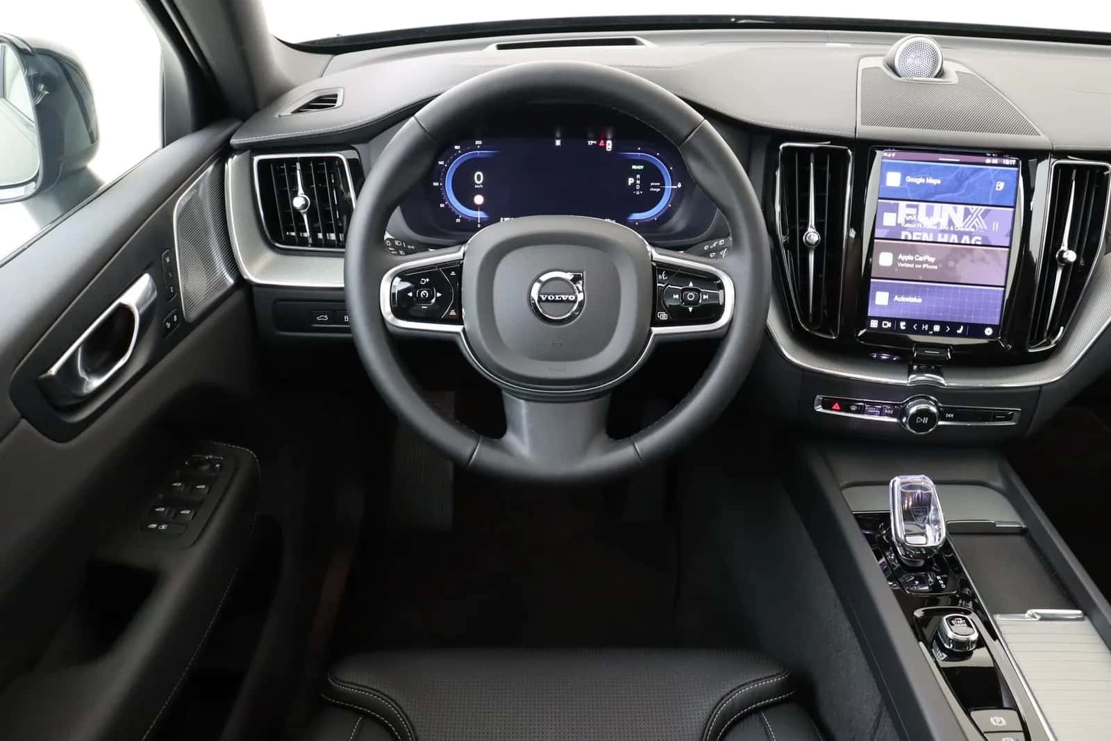 Volvo XC60 (2025) — foto 1