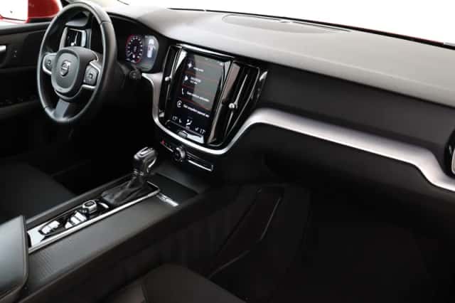 Volvo V60 (2019) thumbnail 5