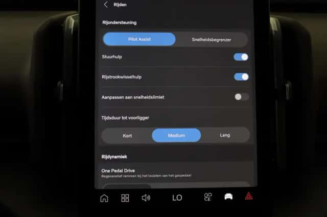 Volvo EX30 (2024) thumbnail 25