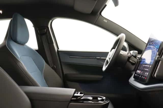 Volvo EX30 (2024) thumbnail 7