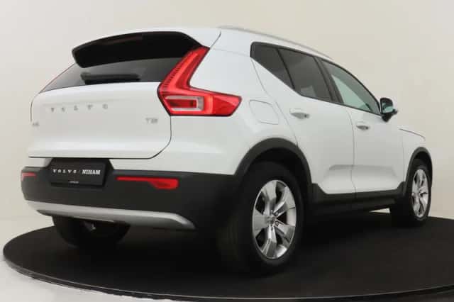 Volvo XC40 (2022) thumbnail 2