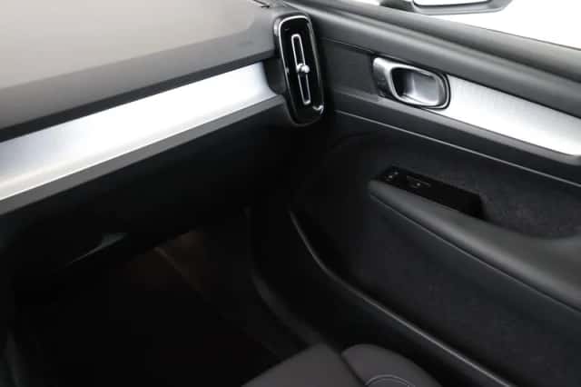 Volvo XC40 (2022) thumbnail 17