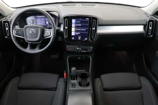 Volvo XC40 (2022) thumbnail 3