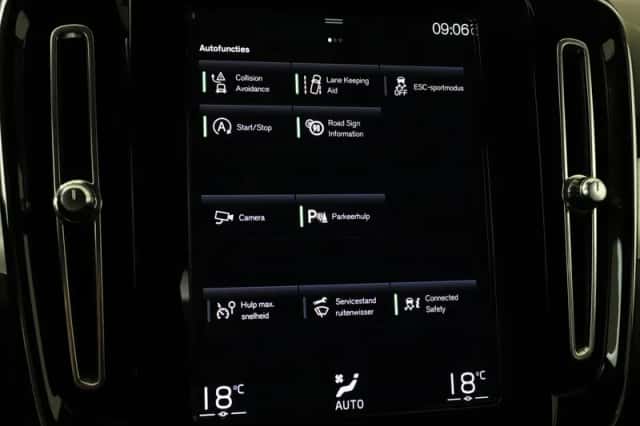 Volvo XC40 (2022) thumbnail 24