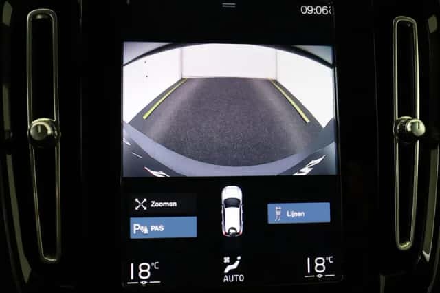 Volvo XC40 (2022) thumbnail 25