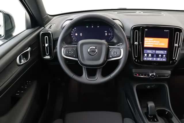 Volvo EX40 (2026) thumbnail 1