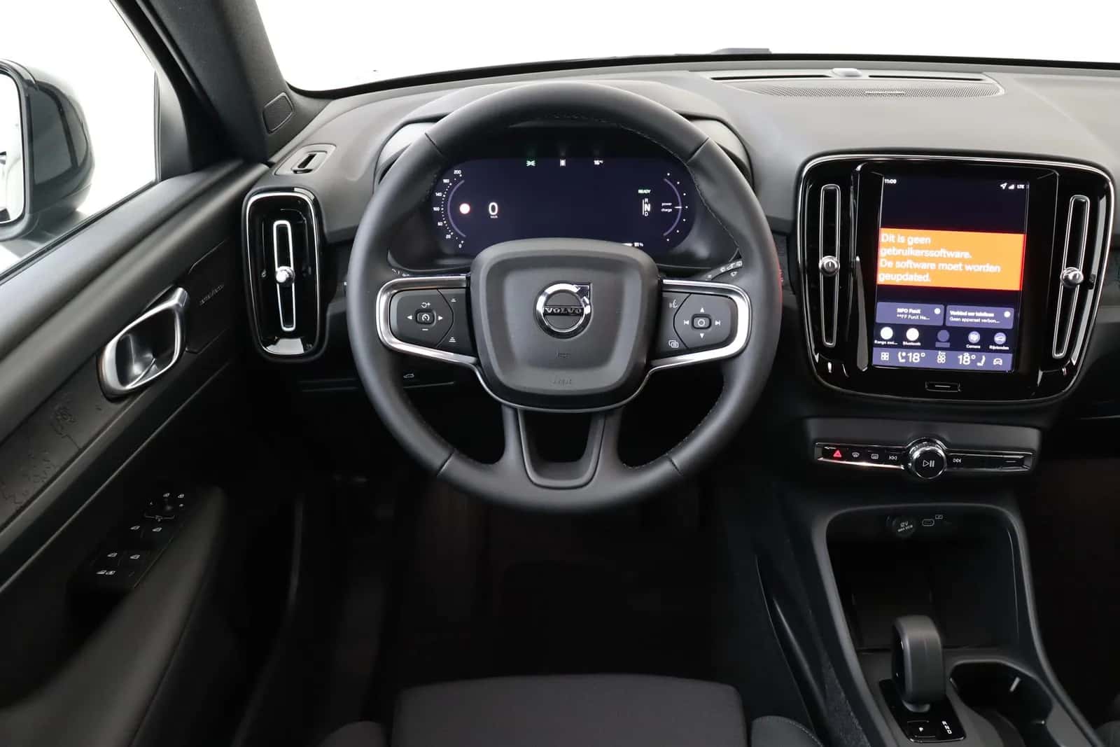 Volvo EX40 (2026) — foto 1