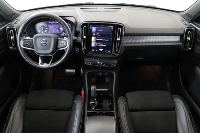 Volvo XC40 (2020) thumbnail 3