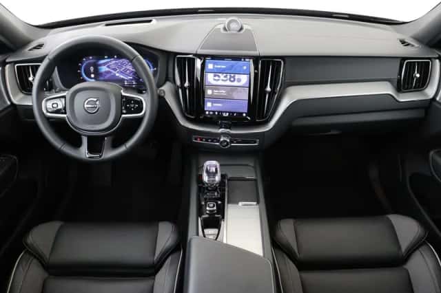 Volvo XC60 (2024) thumbnail 3