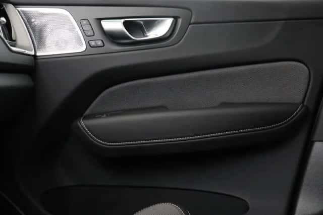 Volvo XC60 (2024) thumbnail 21