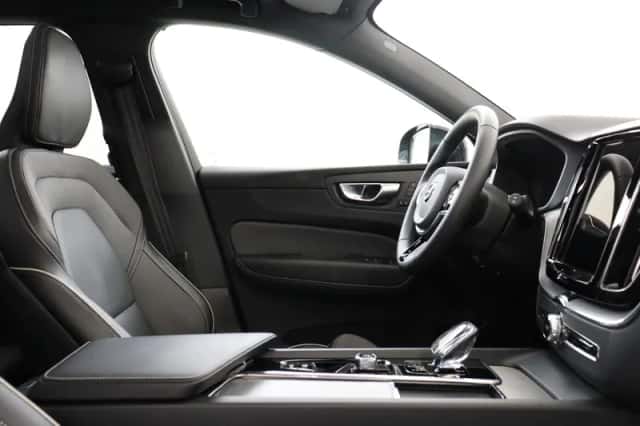 Volvo XC60 (2024) thumbnail 7