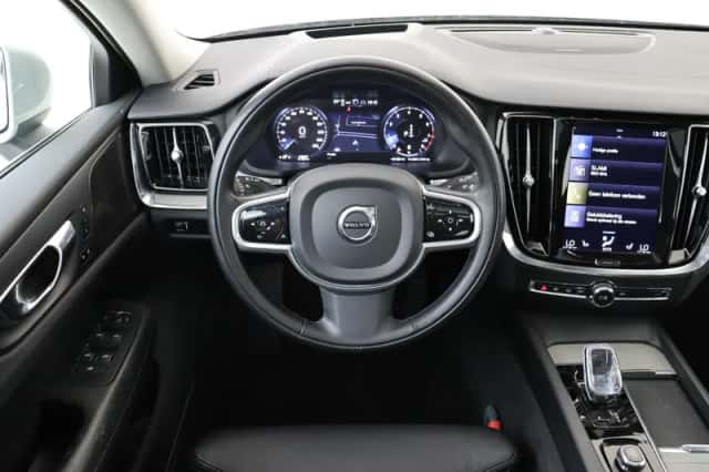 Volvo V60 (2021) thumbnail 1