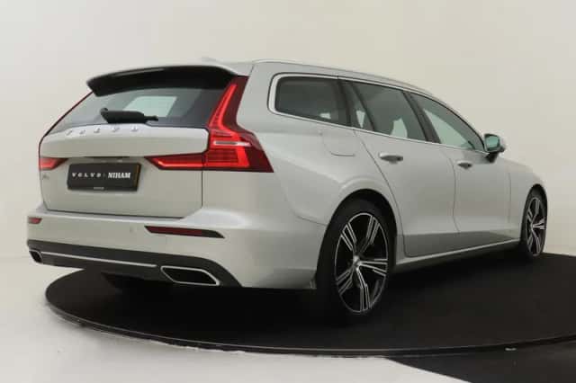 Volvo V60 (2021) thumbnail 2