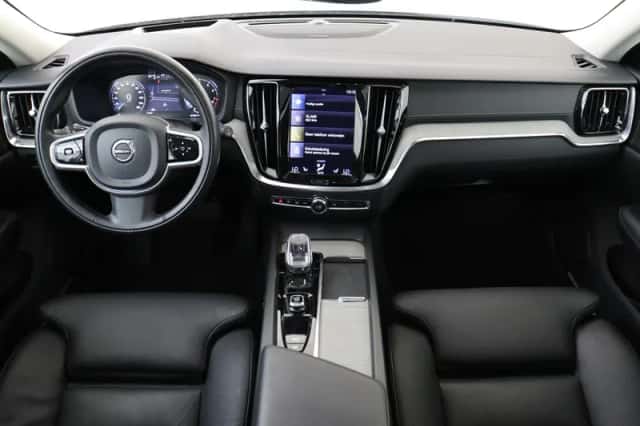 Volvo V60 (2021) thumbnail 3