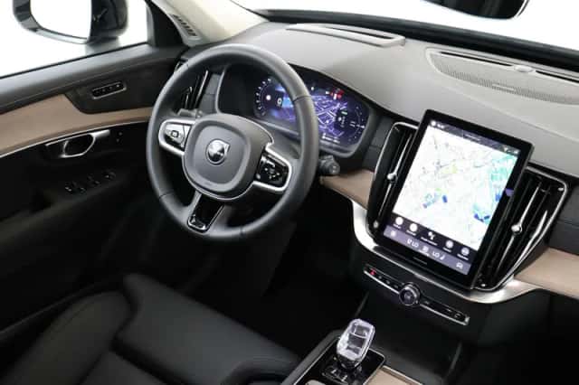 Volvo XC90 (2025) thumbnail 5