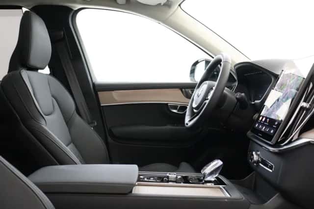 Volvo XC90 (2025) thumbnail 7