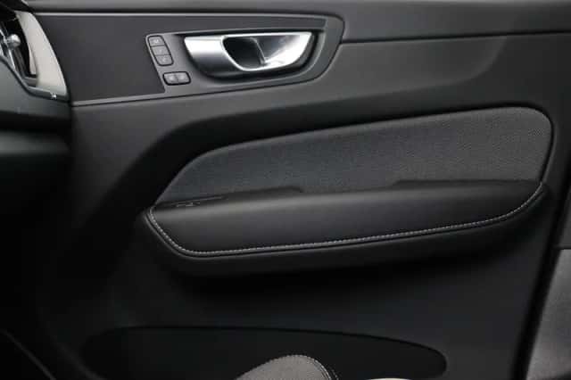 Volvo XC60 (2023) thumbnail 15