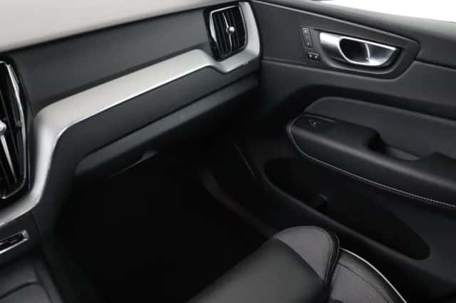 Volvo XC60 (2023) thumbnail 17