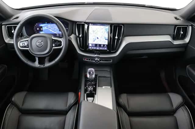 Volvo XC60 (2023) thumbnail 3