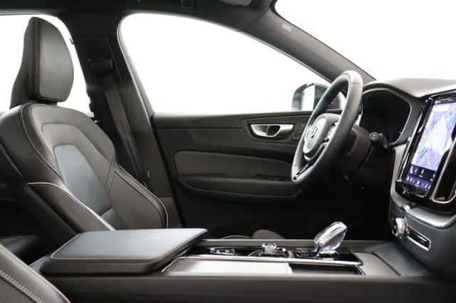 Volvo XC60 (2023) thumbnail 7