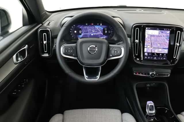 Volvo EX40 (2026) thumbnail 1